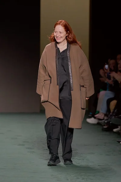 Look 60